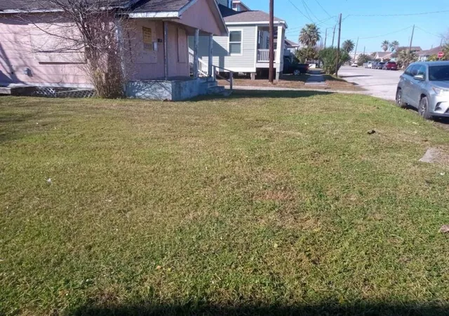 Photo 3 of Single family home for sale at 1315 52Nd St, Galveston, TX 77551 | MLS# 64315951 | Listing updated on 2026-09-17