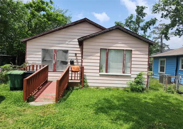 1st image of 4215 Edison St, Houston, TX 77009 | MLS# 66971636