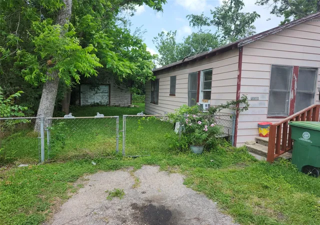 image of 4215 Edison St, Houston, TX 77009 | MLS# 66971636