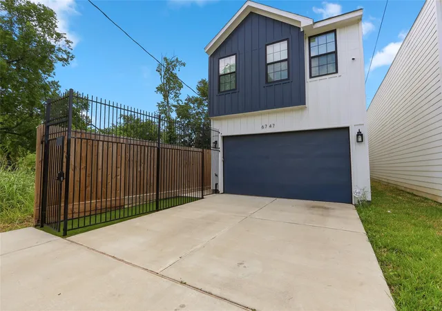 Photo 2 of Single family home for sale at 6747 Peerless St, Houston, TX 77021 | MLS# 10536432 | Listing updated on 2026-07-04