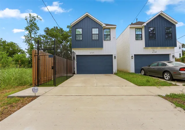 Photo 3 of Single family home for sale at 6747 Peerless St, Houston, TX 77021 | MLS# 10536432 | Listing updated on 2026-07-04