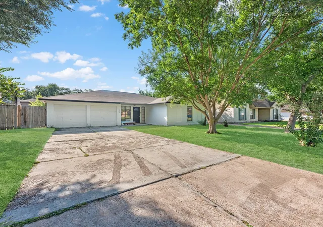 Photo 1 of Single family home for sale at 223 Kirkaldy Dr, Houston, TX 77015 | MLS# 85703925 | Listing updated on 2026-09-12