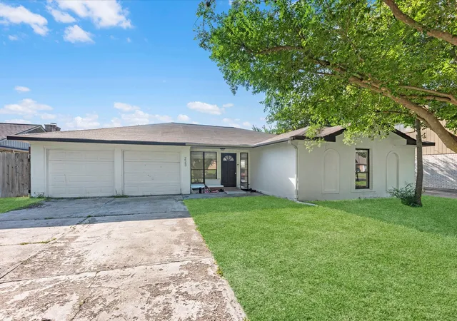 Photo 2 of Single family home for sale at 223 Kirkaldy Dr, Houston, TX 77015 | MLS# 85703925 | Listing updated on 2026-09-12