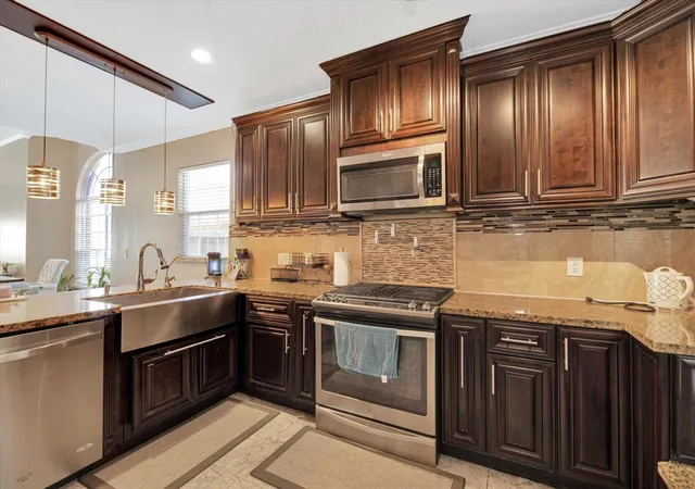 Photo 3 of Single family home for sale at 7042 River Garden Dr, Houston, TX 77095 | MLS# 72806806 | Listing updated on 2026-09-10
