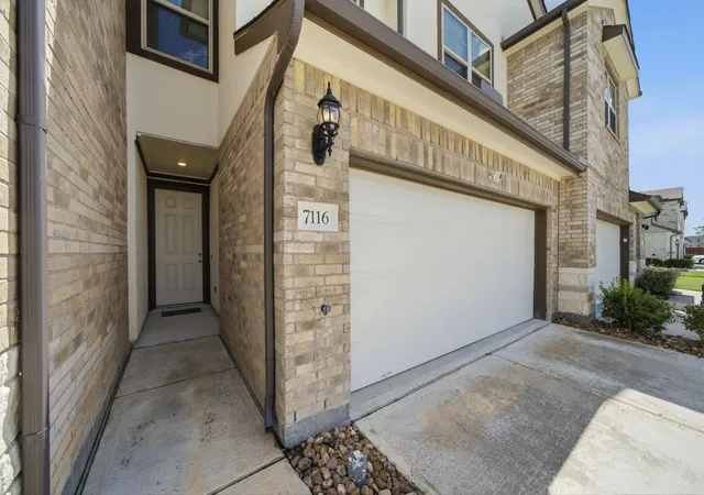 3rd image of 7116 Elgin St, Pearland, TX 77584 | MLS# 86846179