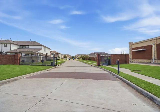 4th image of 7116 Elgin St, Pearland, TX 77584 | MLS# 86846179