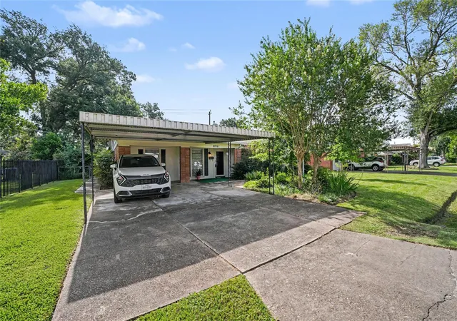 Photo 2 of Single family home for sale at 3706 Morningview Dr, Houston, TX 77080 | MLS# 28583515 | Listing updated on 2026-08-20