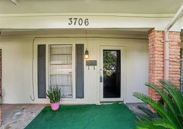 Photo 3 of Single family home for sale at 3706 Morningview Dr, Houston, TX 77080 | MLS# 28583515 | Listing updated on 2026-08-20