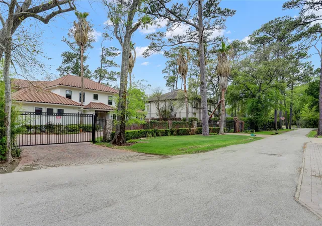 4th image of 31 E Shady Ln, Houston, TX 77063 | MLS# 44967270