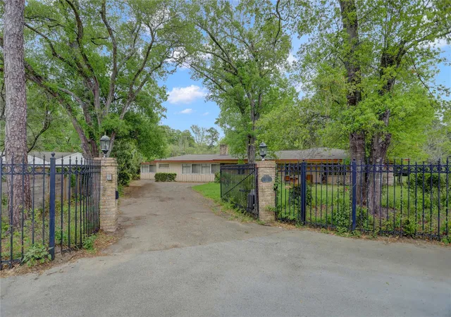 5th image of 31 E Shady Ln, Houston, TX 77063 | MLS# 44967270