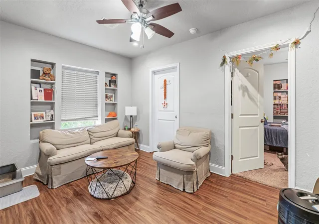 3rd image of 4630 Woodside St, Houston, TX 77023 | MLS# 3702812