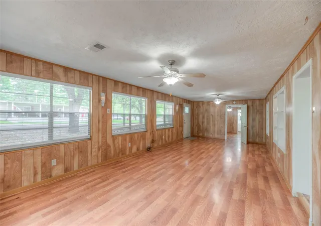Homes for sale in Trinity, TX | 104 W Paradise Dr, Trinity, TX 75862 | MLS# 12297918