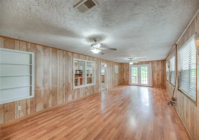 Homes for sale in Trinity, TX | 104 W Paradise Dr, Trinity, TX 75862 | MLS# 12297918