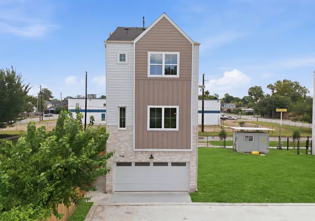 Homes for sale in Houston, TX | 1116 Weiss St, Houston, TX 77009 | MLS# 52379121