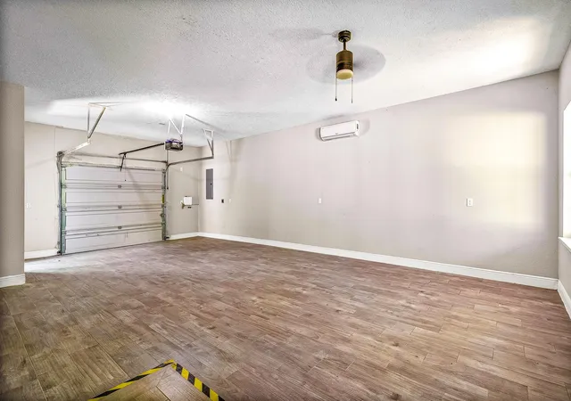 5th image of 107 Cloverdale, Livingston, TX 77351 | MLS# 76340269