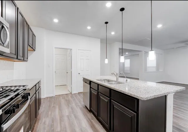 Photo 4 of Single family home for sale at 7211 Bakersfield Ct, Rosharon, TX 77583 | MLS# 26085565 | Listing updated on 2026-08-04