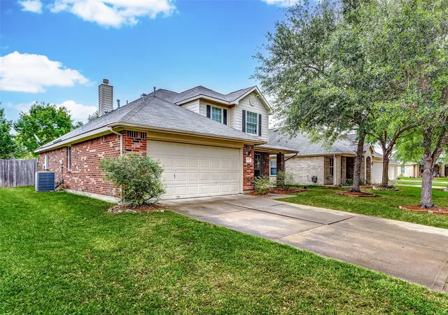 Photo 2 of Sale Pending at 16935 Hampton Glen Ct, Houston, TX 77083 | MLS# 21509921 | Listing updated on 2026-10-07