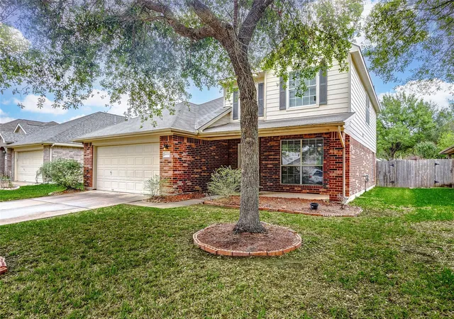 Photo 3 of Sale Pending at 16935 Hampton Glen Ct, Houston, TX 77083 | MLS# 21509921 | Listing updated on 2026-10-07