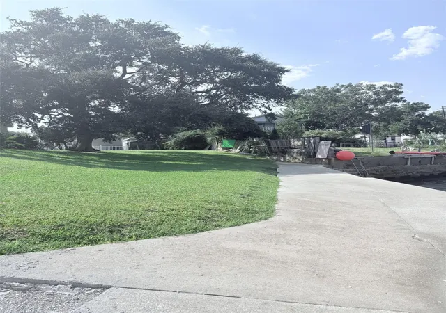2nd image of 6 Pine Bluff St, La Porte, TX 77571 | MLS# 51628679