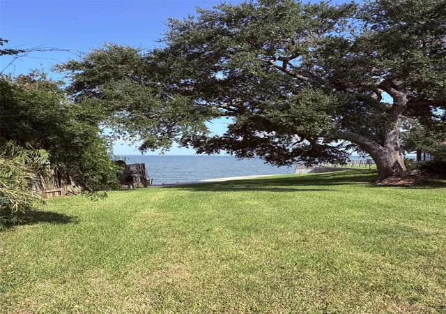 4th image of 6 Pine Bluff St, La Porte, TX 77571 | MLS# 51628679