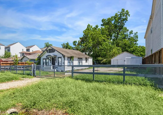 3rd image of 436 W 28Th St, Houston, TX 77008 | MLS# 31800402