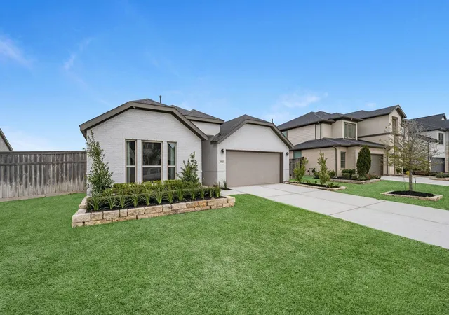 Photo 3 of Single family home for sale at 31522 Bramble Holw Ct, Fulshear, TX 77441 | MLS# 27614088 | Listing updated on 2026-09-18