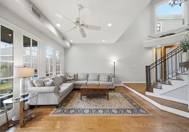 Photo 4 of Sale Pending at 509 W 22nd Street, Houston, TX 77008 | MLS# 48091090 | Listing updated on 2026-09-19