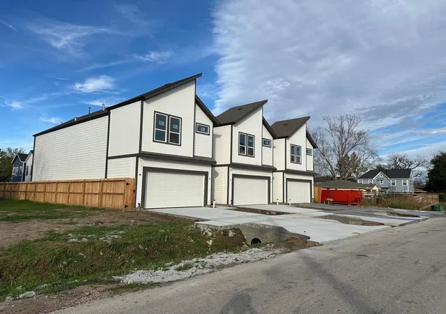 Photo 4 of Single family home for sale at 848 Lucky St, Houston, TX 77088 | MLS# 82316507 | Listing updated on 2026-08-23