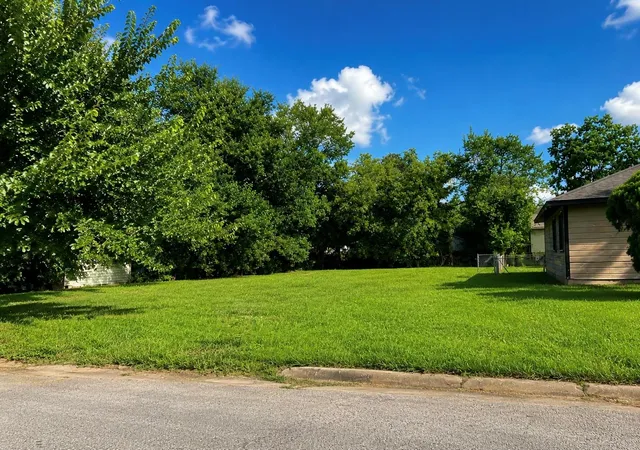 Photo 2 of Land for sale at 5930 Southlark St, Houston, TX 77033 | MLS# 51046693 | Listing updated on 2026-07-27