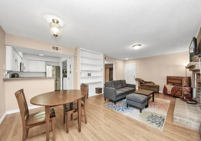 4th image of 10555 Turtlewood Ct #1510, Houston, TX 77072 | MLS# 24972808