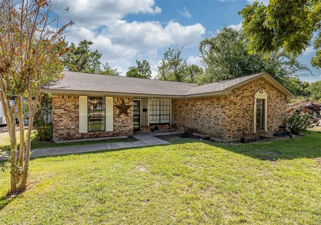 Photo 1 of Single family home for sale at 501 N Magnolia St, Highlands, TX 77562 | MLS# 52731080 | Listing updated on 2026-10-03
