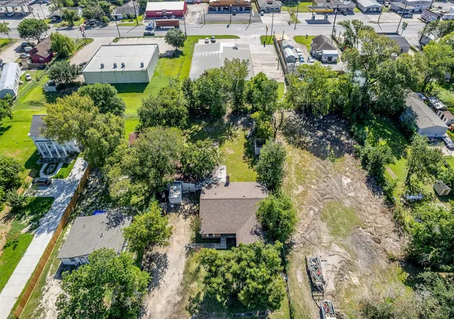 Photo 3 of Single family home for sale at 501 N Magnolia St, Highlands, TX 77562 | MLS# 52731080 | Listing updated on 2026-10-03