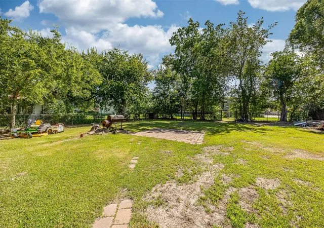 Photo 4 of Single family home for sale at 501 N Magnolia St, Highlands, TX 77562 | MLS# 52731080 | Listing updated on 2026-10-03