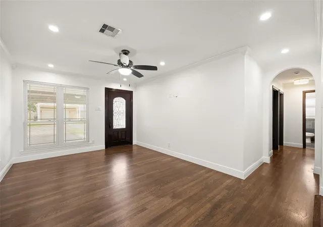 Photo 3 of Single family home for sale at 10322 Southport Dr, Houston, TX 77089 | MLS# 51424914 | Listing updated on 2026-09-12