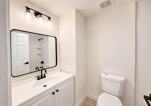 Listing Photo 4 - Condo for sale in building located at 4107 Lark Ln, Houston, TX 77025