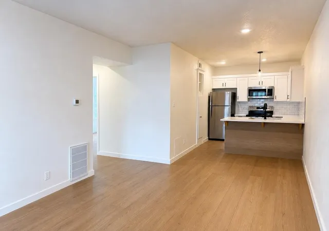 Listing Photo 5 - Condo for sale in building located at 4107 Lark Ln, Houston, TX 77025