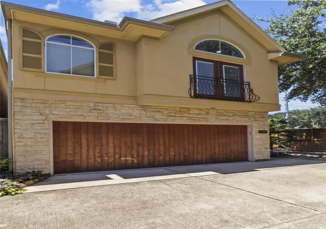 2nd image of 338 Gregg St, Houston, TX 77020 | MLS# 73782284