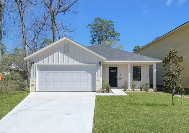 Photo 2 of Single family home for sale at 106 Harbor Ct Dr, Montgomery, TX 77356 | MLS# 28721401 | Listing updated on 2026-10-03