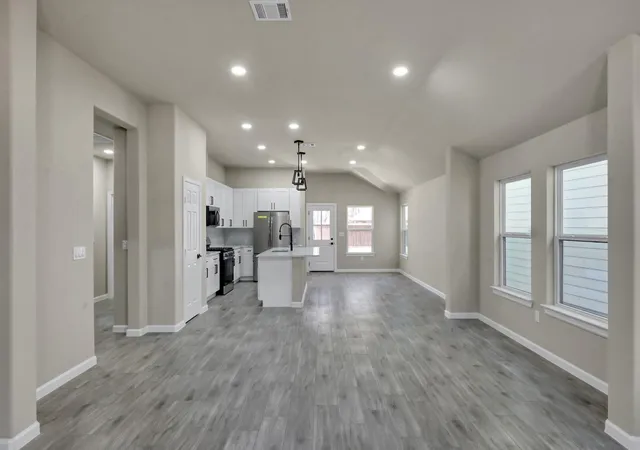 Photo 4 of Single family home for sale at 106 Harbor Ct Dr, Montgomery, TX 77356 | MLS# 28721401 | Listing updated on 2026-10-03