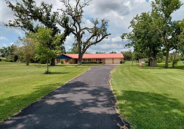 Photo 2 of Single family home for sale at 1231 County Rd 201a, Angleton, TX 77515 | MLS# 24837280 | Listing updated on 2026-09-01