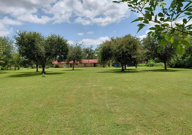 Photo 4 of Single family home for sale at 1231 County Rd 201a, Angleton, TX 77515 | MLS# 24837280 | Listing updated on 2026-09-01
