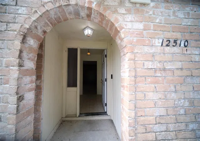 Photo 3 of Single family home for sale at 12510 Shannon Hills Dr, Houston, TX 77099 | MLS# 52972816 | Listing updated on 2026-03-20