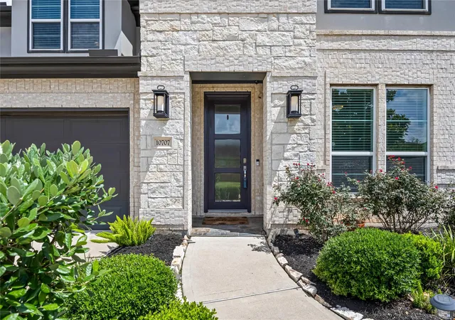 Photo 3 of Single family home for sale at 10707 High Red Mesa, Missouri City, TX 77459 | MLS# 85061651 | Listing updated on 2026-10-01