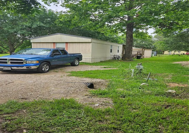 Photo 3 of Single family home for sale at 405 Velasco St, Brazoria, TX 77422 | MLS# 40466002 | Listing updated on 2026-07-01