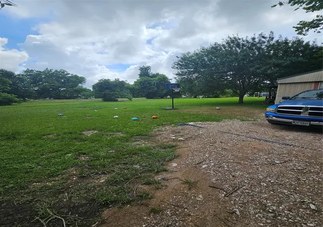 Photo 3 of Single family home for sale at 405 Velasco St, Brazoria, TX 77422 | MLS# 40466002 | Listing updated on 2026-07-01