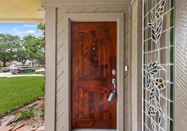 Photo 2 of Single family home for sale at 16431 Larkfield Dr, Houston, TX 77059 | MLS# 52096952 | Listing updated on 2026-09-20