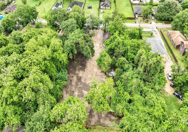 2nd image of 978 Wall St, Houston, TX 77088 | MLS# 75387780