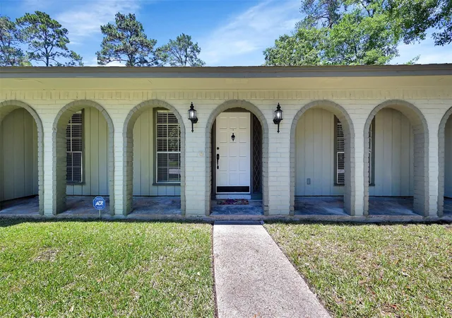 Photo 1 of Single family home for sale at 27121 Wells Ln, Oak Ridge North, TX 77385 | MLS# 7272994 | Listing updated on 2026-09-09