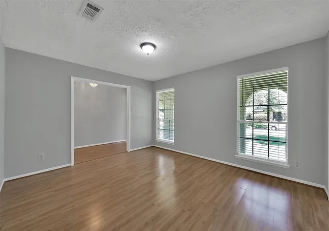 Photo 4 of Single family home for sale at 27121 Wells Ln, Oak Ridge North, TX 77385 | MLS# 7272994 | Listing updated on 2026-09-09