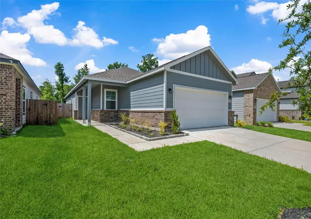 Photo 2 of Single family home for sale at 16934 Needlepoint Dr, Conroe, TX 77302 | MLS# 73026555 | Listing updated on 2026-09-22